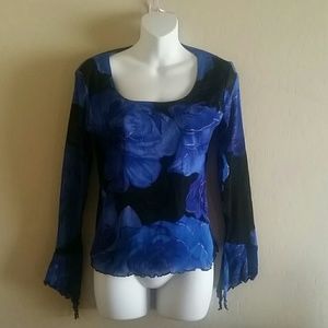 - - Womans bell sleeves w royal blue silver ro…